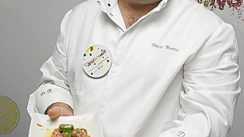 Darío Bueno, con su plato