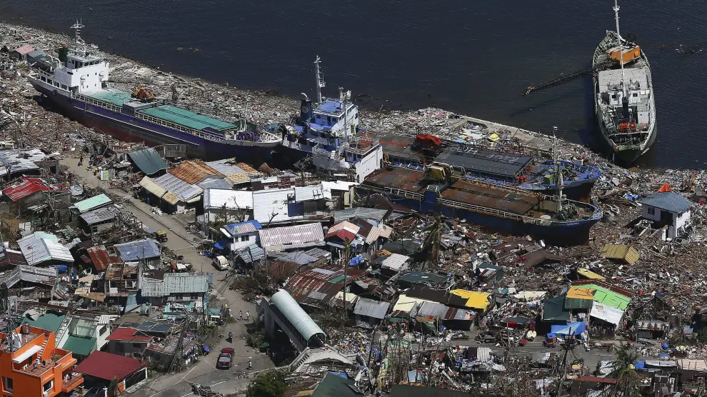 La ayuda ha comenzado a llegar a las zonas más castigadas por el tifón en Filipinas