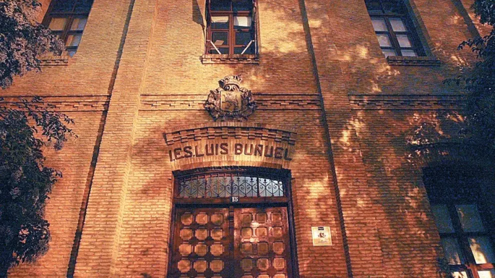 Puerta del I.E.S. Luis Buñuel