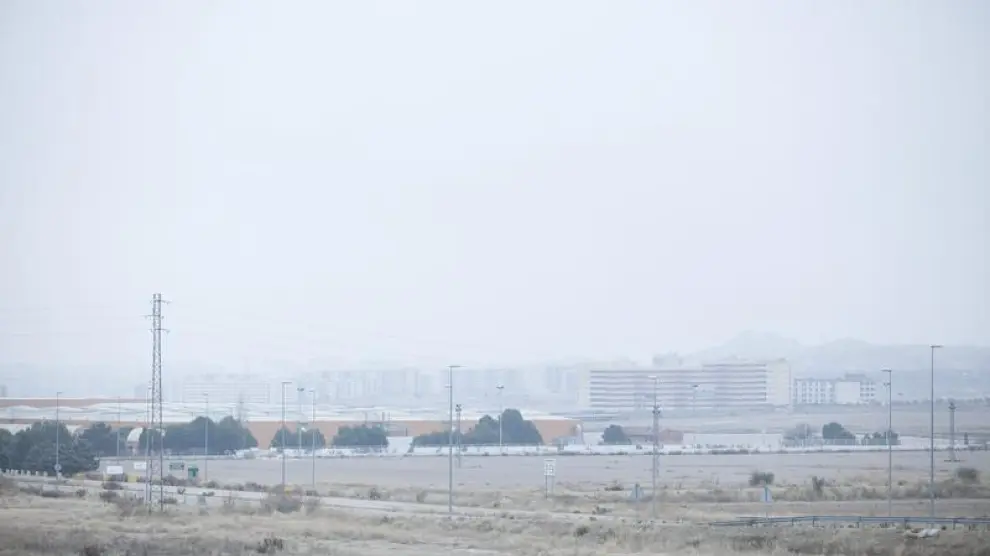 La niebla, sobre Zaragoza.
