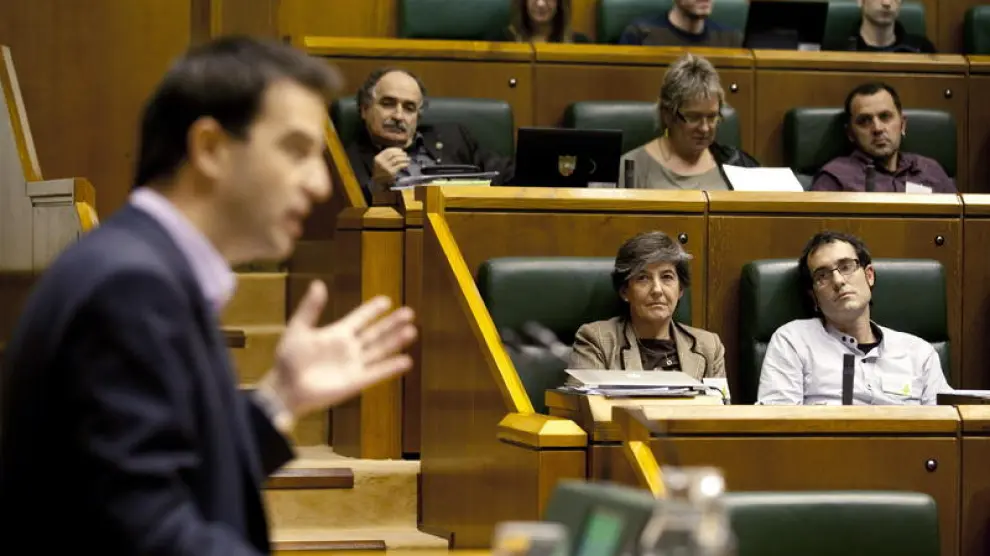 Imagen del pleno de este jueves en el Parlamento vasco