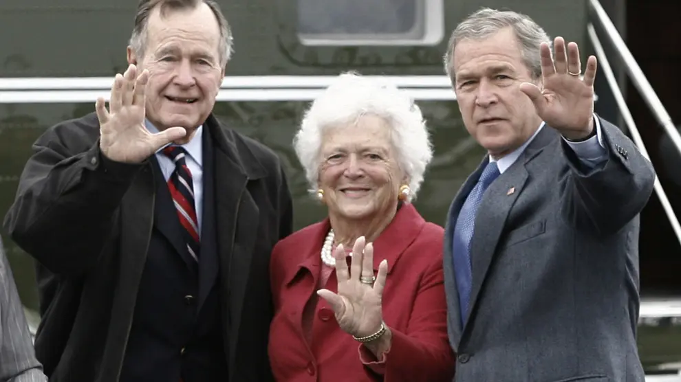Los expresidentes Bush junto a Barbara