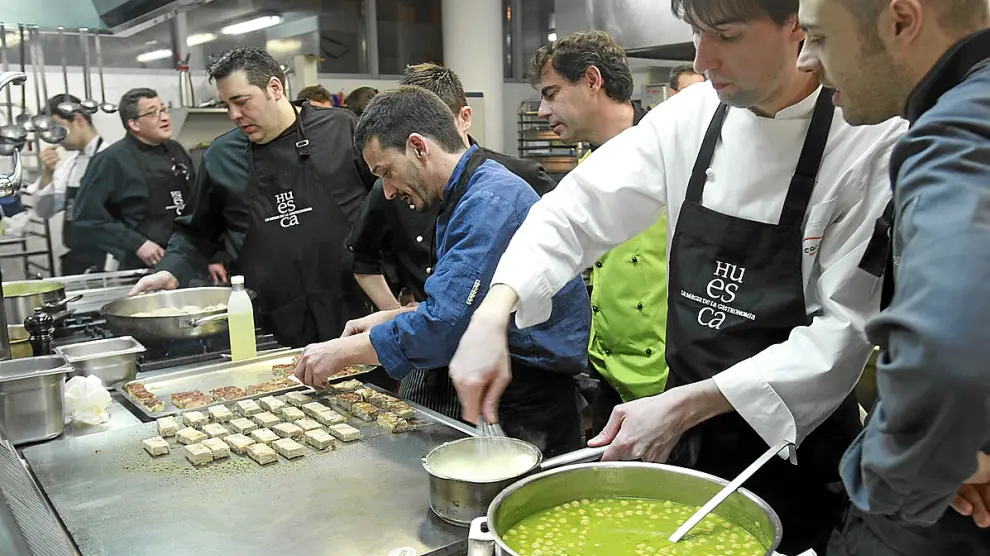 Los cocineros del Alto Aragón, ensayando su participación en Madrid Fusión