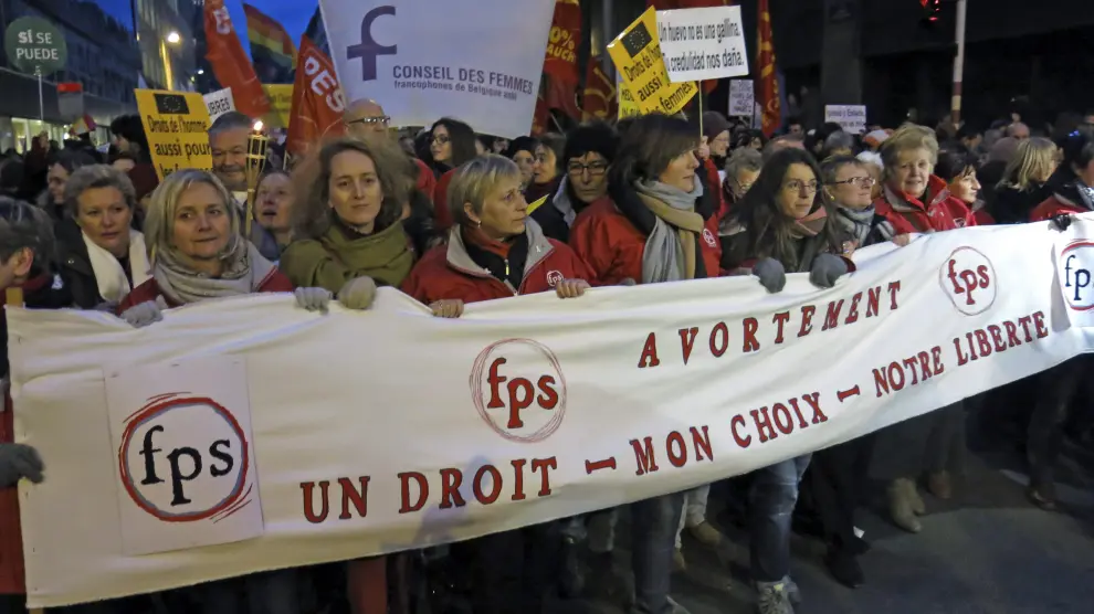 Integrantes de media docena de asociaciones europeas en favor de los derechos de la mujer, apoyadas por eurodiputados españoles