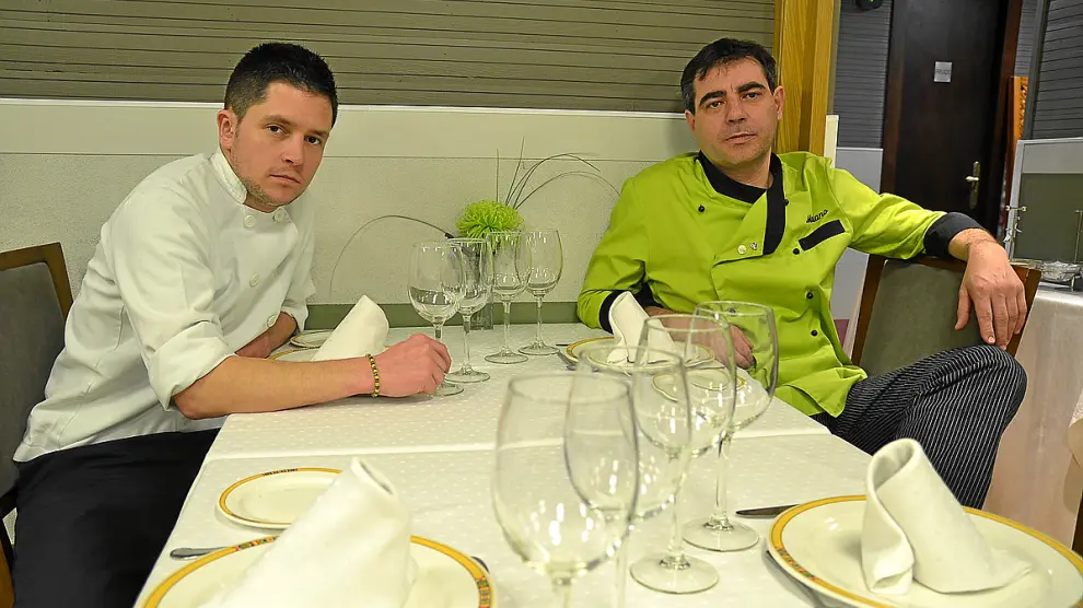 Sergio Mange y Mariano Calvo, en el comedor del restaurante.