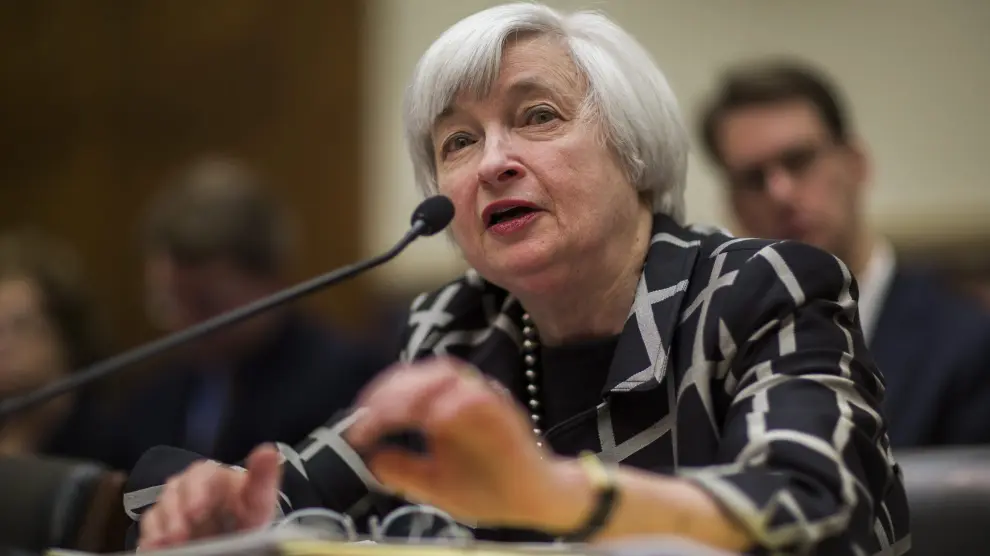 La nueva presidenta de la Reserva Federal (Fed), Janet Yellen testifica ante el Comité de Servicios Financieros de la Cámara de Representantes en Washington, Estados Unidos