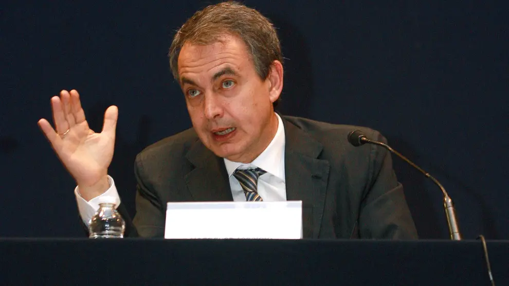 Zapatero durante una conferencia en México