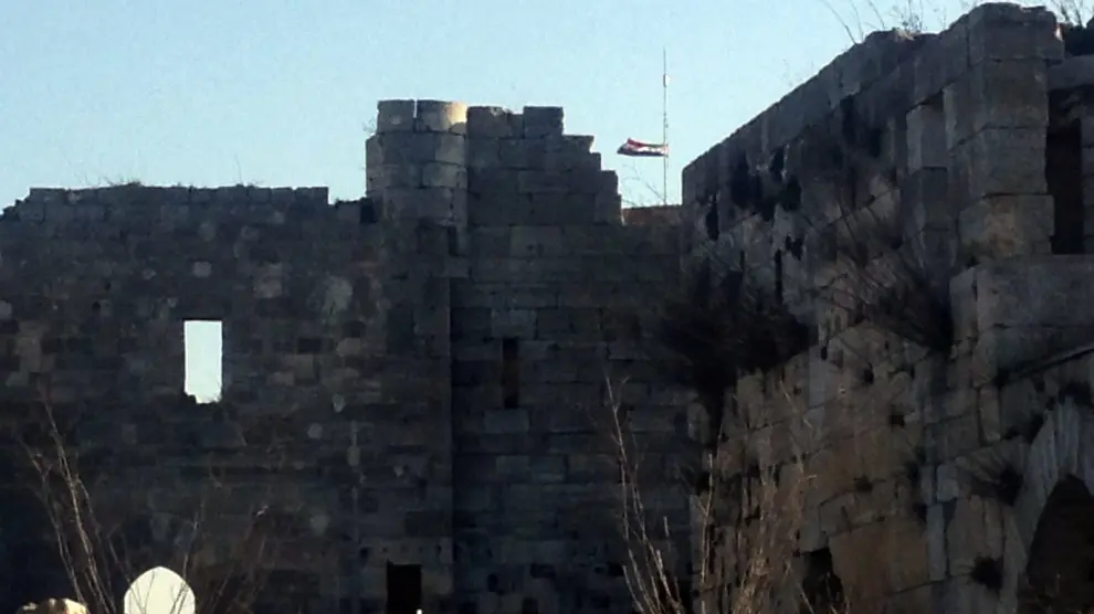 En el castillo de Crac ondea ya la bandera oficial