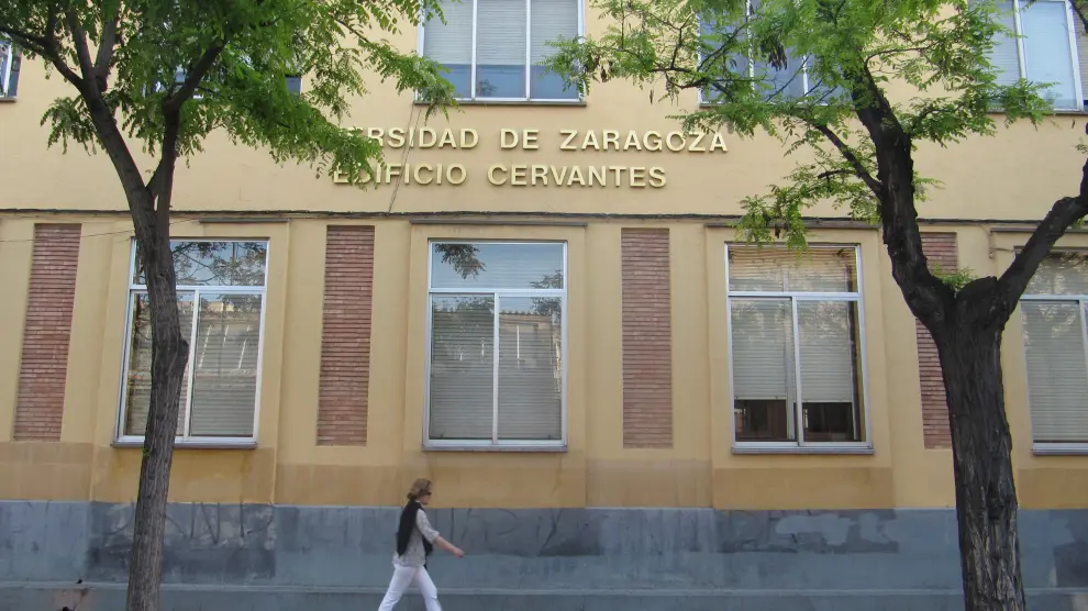 Antiguo colegio Cervantes, ahora Casa del Estudiante de la UZ
