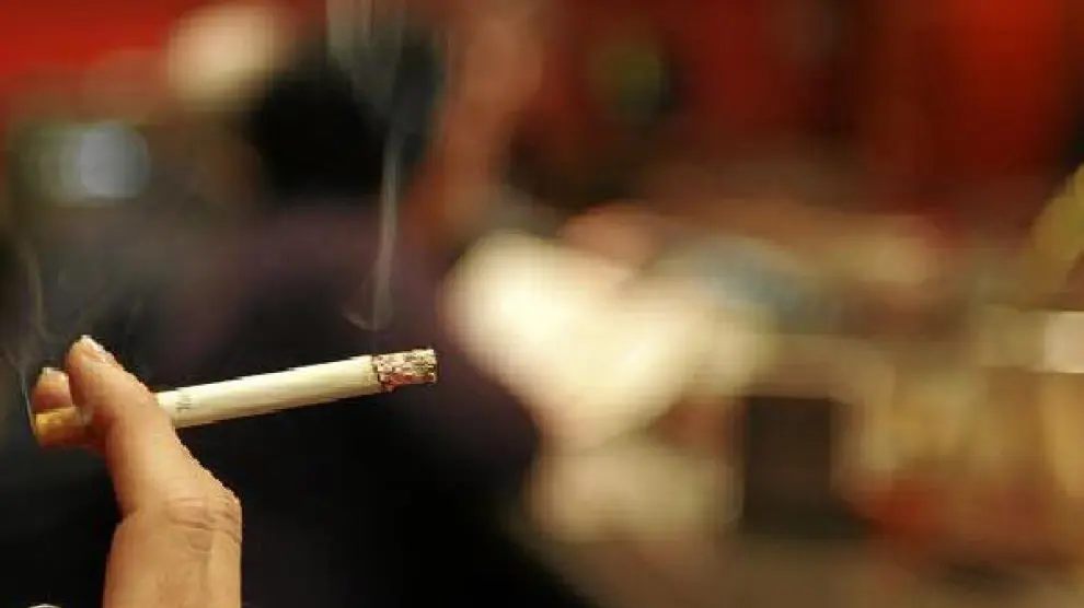 El coste sanitario de los fumadores es de media 848,64 euros al año.