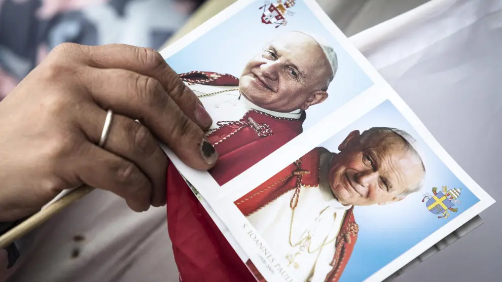 Postal de los papas canonizados