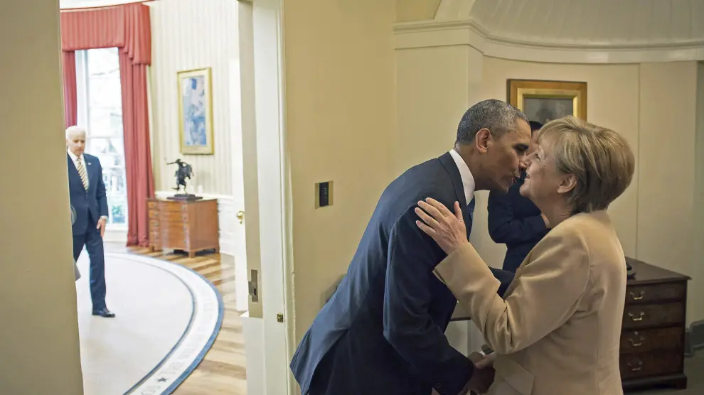 Saludo de Obama y Merkel, foto de archivo