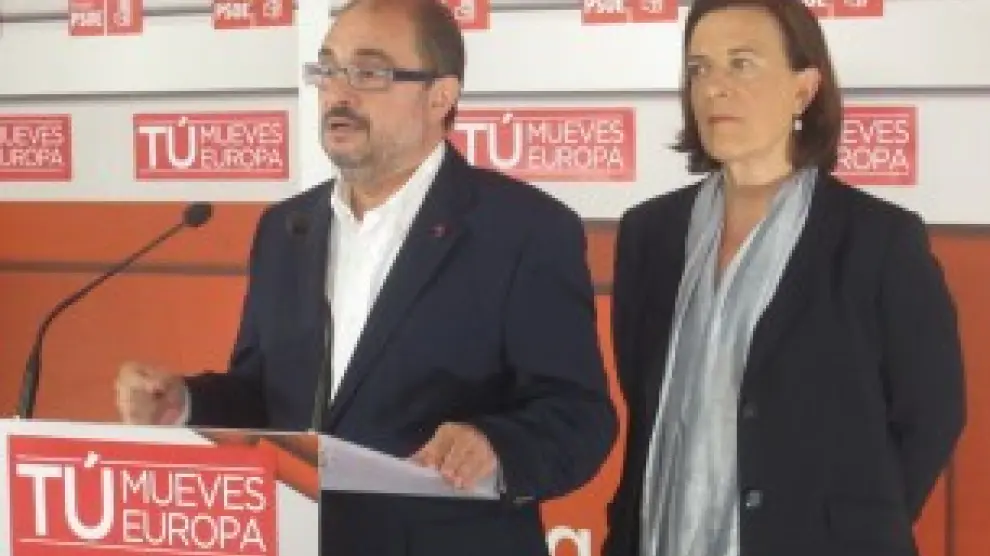 Javier Lambán e Inés Ayala en la campaña electoral de las europeas