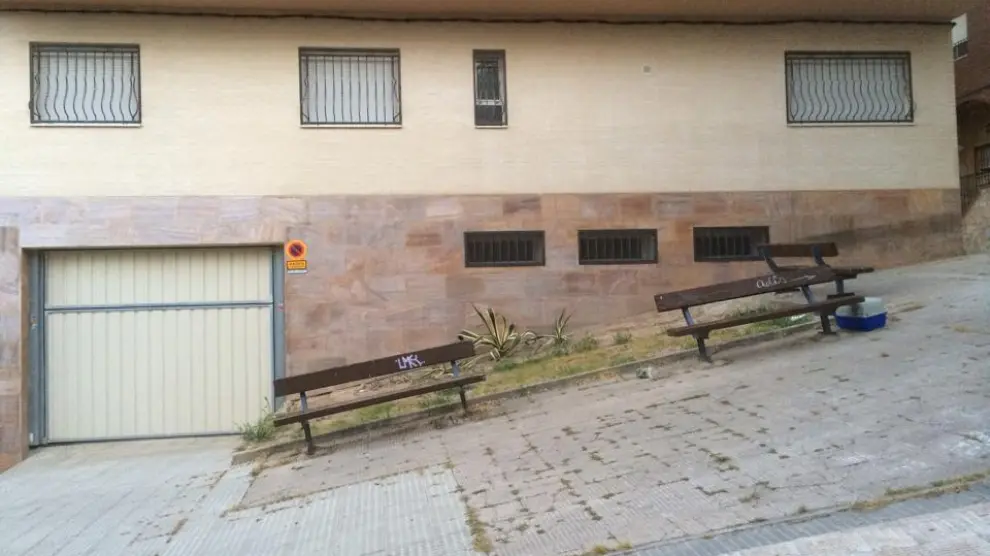 'Bancos tobogán' en el barrio de La Paz