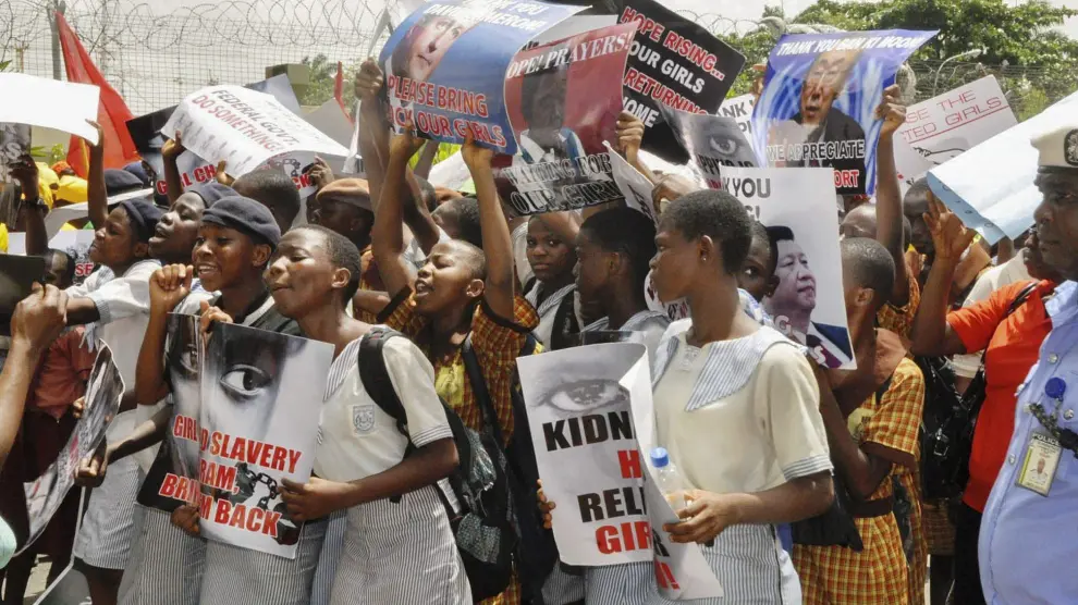 Nigeria se lanza a las calles para pedir a las niñas secuestradas