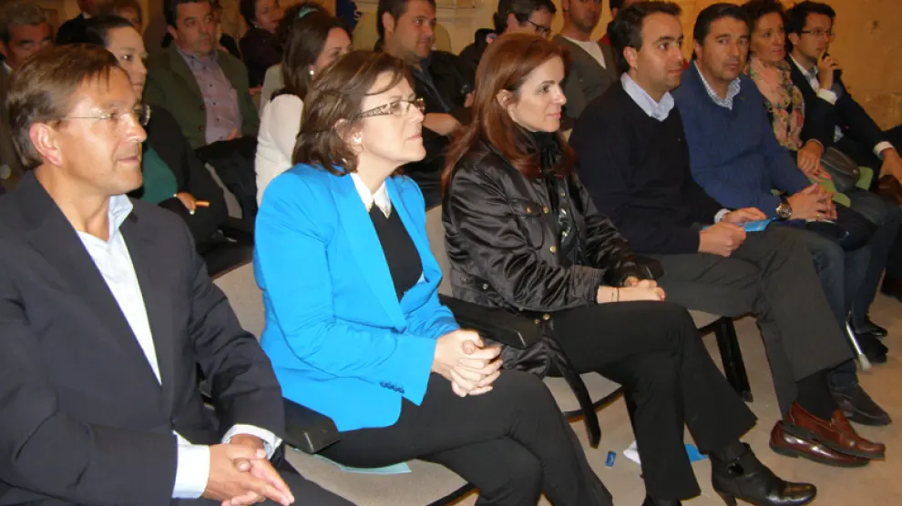 Silvia Clemente en Almazán, junto a la presidenta y otros cargos del PP soriano