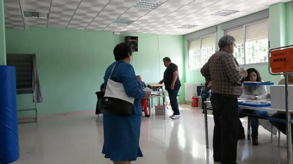 El colegio electoral Escuelas Pías Santa Engracia, ya con las puertas abiertas