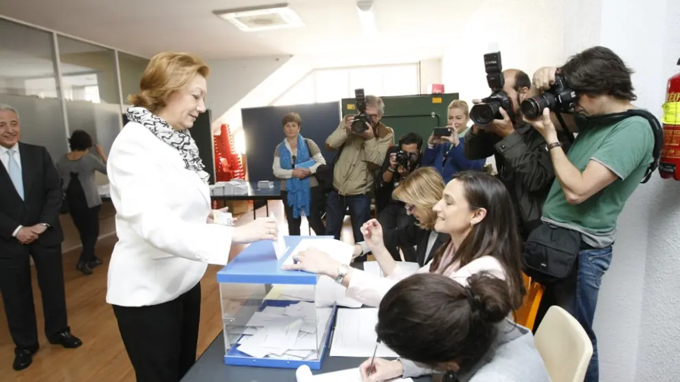 La presidenta de Aragón, Luisa Fernanda Rudi, ha votado en Zaragoza