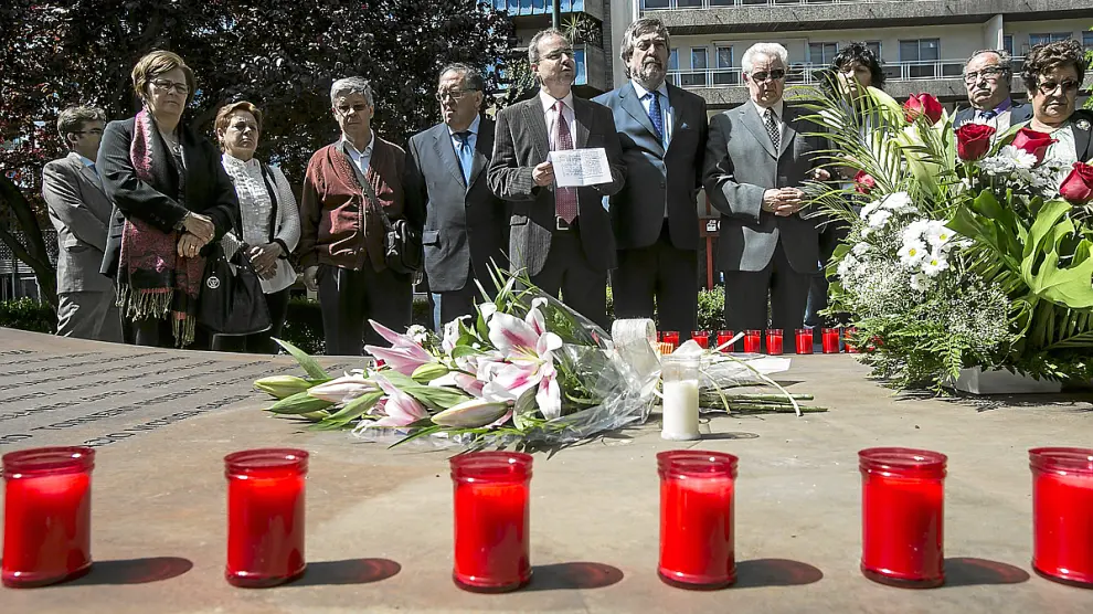 El presidente de la asociación, Miguel Ángel Sencianes, leyó ayer su manifiesto en el Memorial.