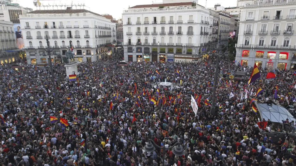 Concentración que se celebra hoy en la Puerta del Sol de Madrid a favor de la República.