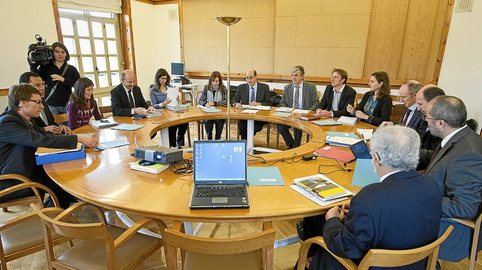 La última reunión fue el 30 de noviembre de 2011 en el Pignatelli, a la que fueron el vicepresidente de Aquitania, Bernard Uthurry, y el consejero de Obras Públicas, Rafael Fernández de Alarcón.