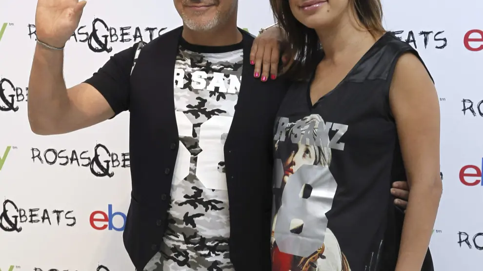 Alejandro Sanz y su mujer