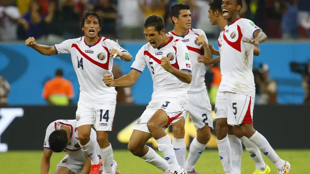 Los jugadores de Costa Rica celebran su pase a cuartos