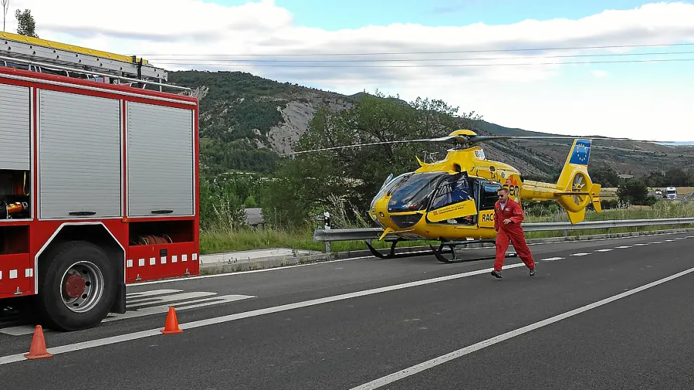 Uno de los helicópteros que participaron en la evacuación de las heridas en el accidente de Arén.