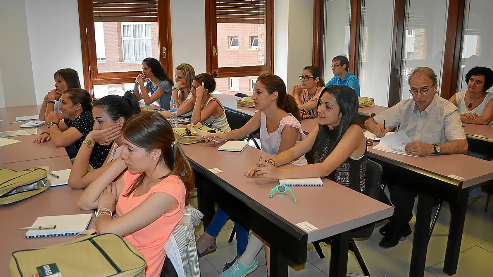 Alumnos en uno de los cursos de la UNED inaugurado ayer en Barbastro.
