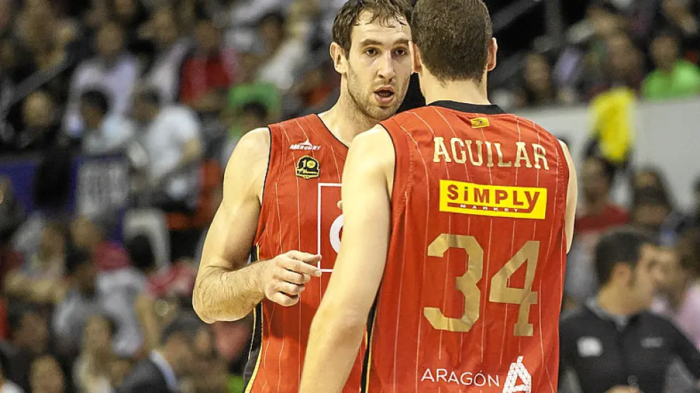 Golubovic y Aguilar, en su último partido con el CAI Zaragoza.