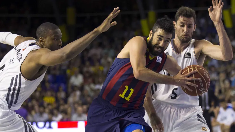 Navarro contra Rudi en un partido de la final de la liga ACB