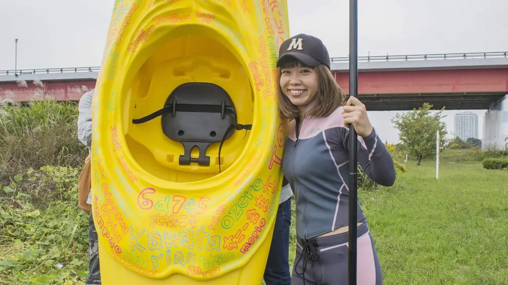 Igarashi usó el 'crowdfunding' para construir un 'kayak' con forma del aparato reproductor femenino