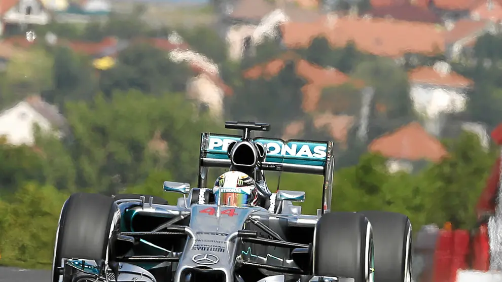 Lewis Hamilton rueda en la primera sesión de entrenamientos libres de ayer.