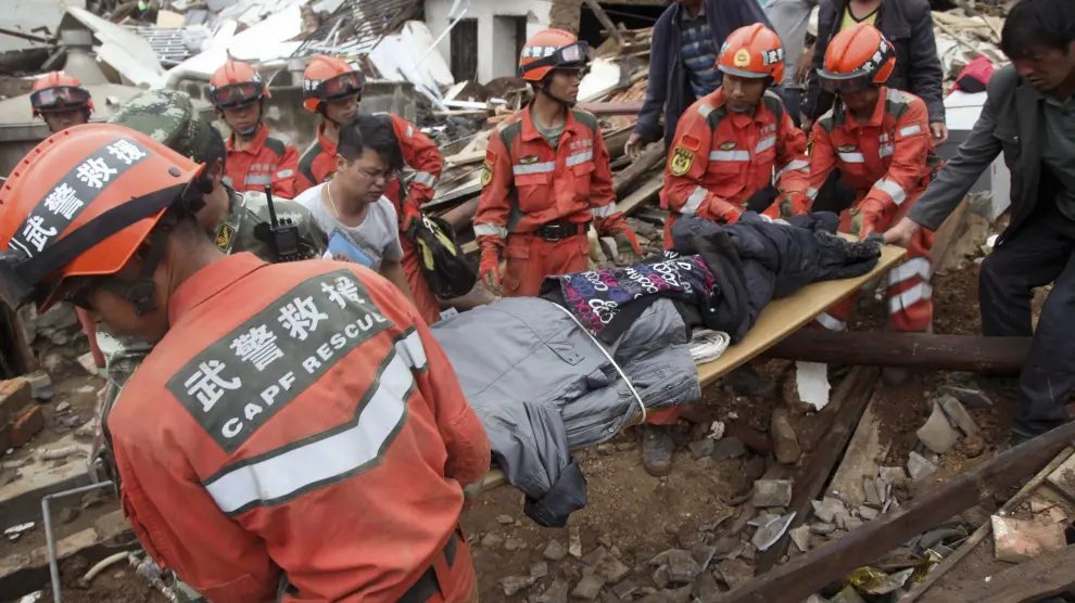 Los equipos de rescate ya trabajan en la zona del terremoto