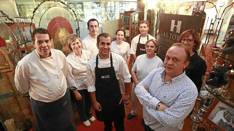 El equipo del restaurante las Torres de Huesca, que acaba de cumplir 25 años