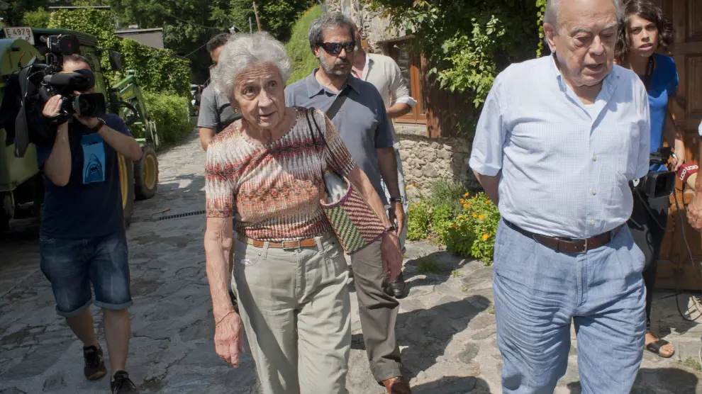 El expresidente catalán Jordi Pujol sale a pasear con su esposa, Marta Ferrusola
