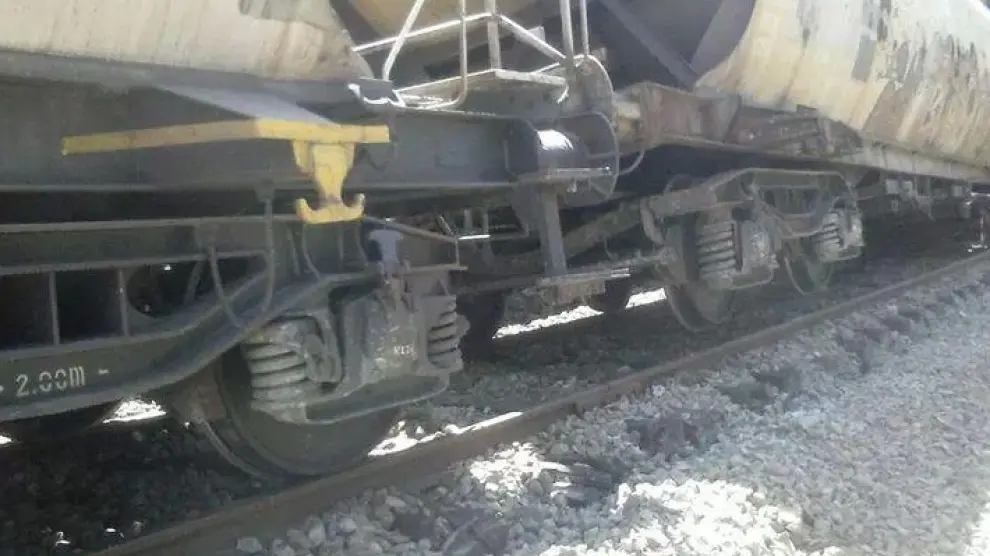 Tren descarrilado en la línea del Canfranc