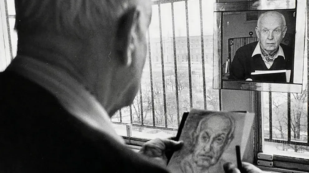 Cartier-Bresson, en el otoño de su vida, dibujando en 1992.