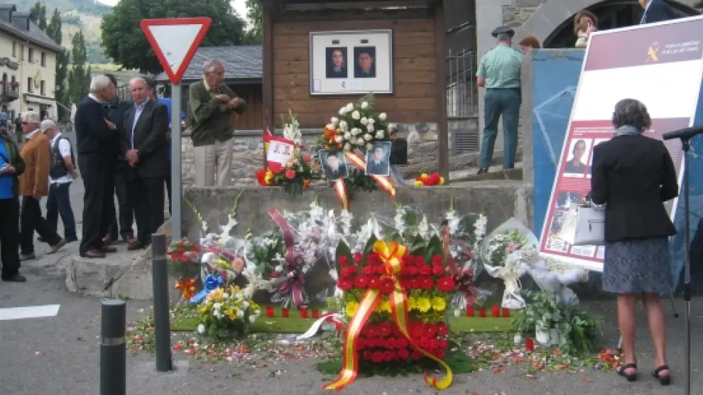 Homenaje en Sallent a los guardias civiles asesinados por ETA