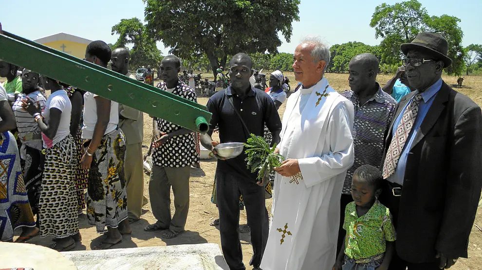 El misionero zaragozano Ramón Bernad lleva viviendo en Costa de Marfil desde 1970.