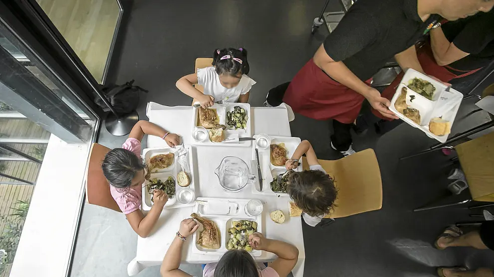 L. Cotera/I.Ara  El primer comedor de verano que se abrió el 23 de junio para niños sin recursos.