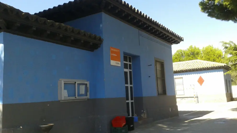 El C. R. A. La Sabina, en la localidad zaragozana de Nuez de Ebro, comenzará el curso con una de sus aulas cerrada debido a la presencia de amianto.