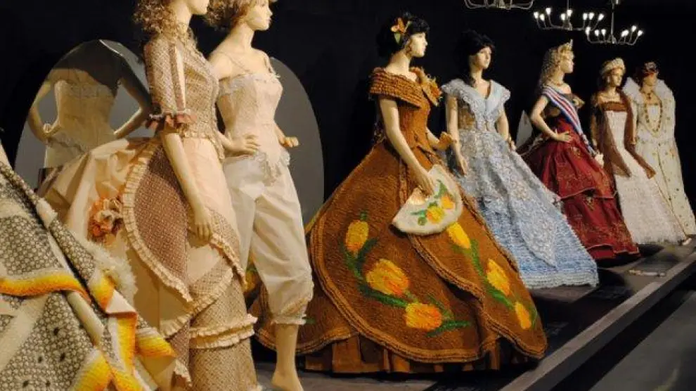 Los diseños proceden del Museo de Vestidos de Papel de Mollerusa