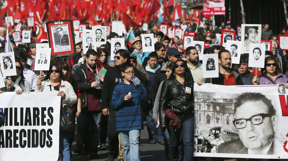 Miles de personas reclaman en Chile el fin de la impunidad por la represión en la dictadura