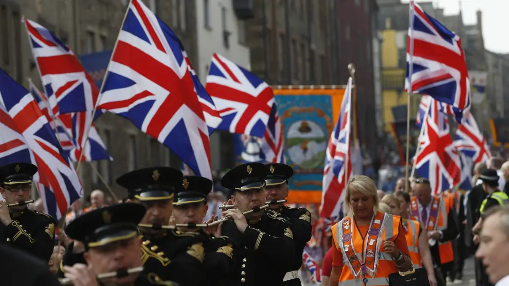 Miles de orangistas contra la independencia en Edimburgo