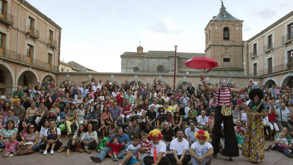Selfie de narices rojas en Ávila, en homenaje al circo