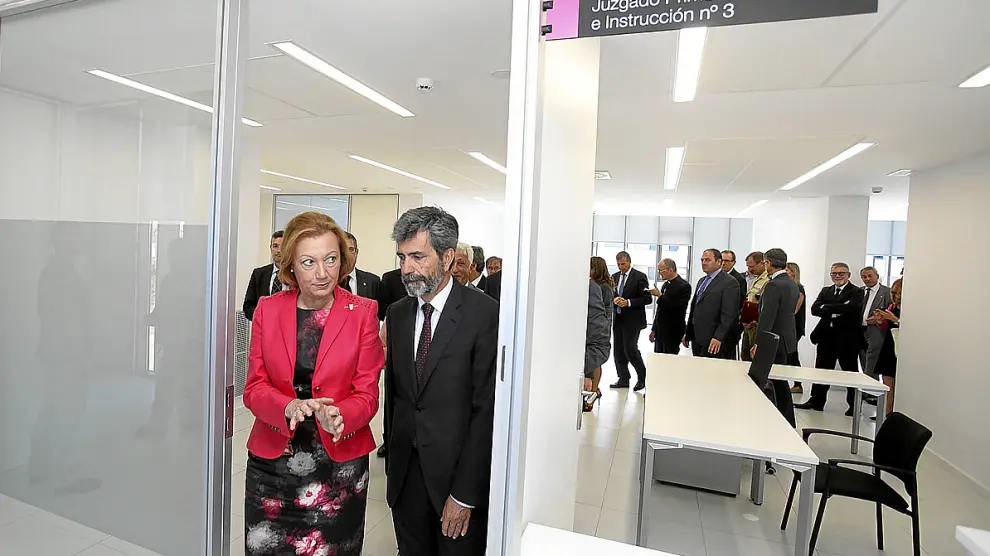 La presidenta Rudi y Carlos Lesmes visitaron las nuevas dependencias tras la inauguración.
