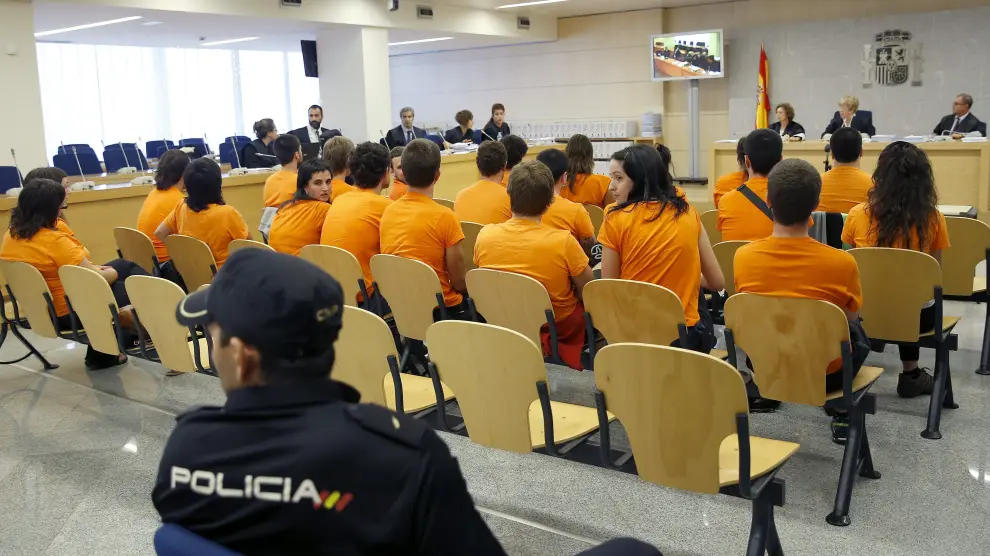 Prisión provisional para los cinco detenidos de Segi que no se presentaron en el juicio