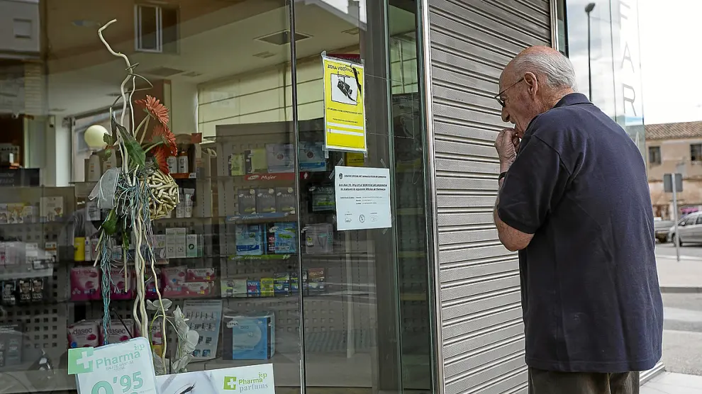 José María Aznar, un vecino de Cariñena de 83 años, acudió a comprar una pomada a la farmacia.
