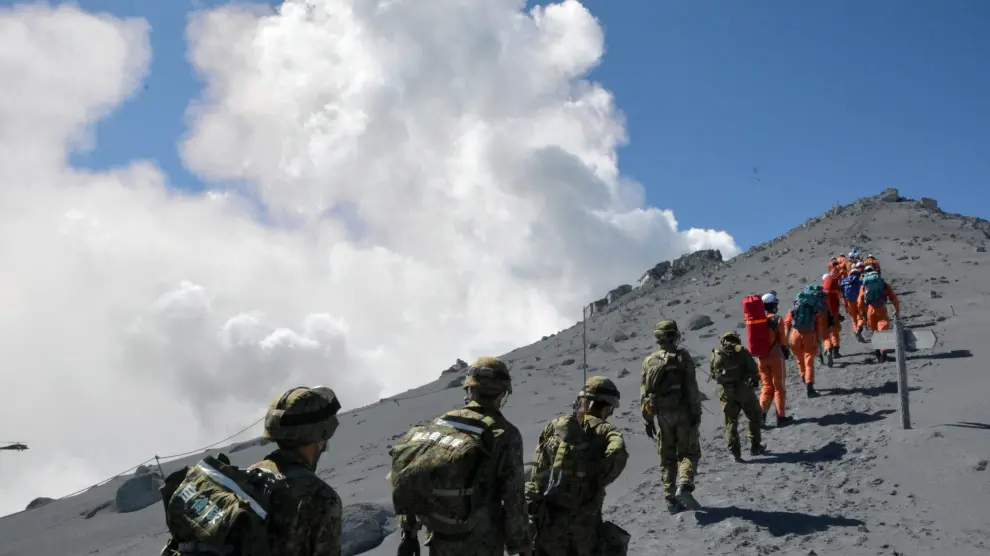 Operaciones de rescate en el monte Ontake